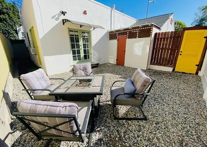 Chic 1,400 Sq Ft Home In Weho 2Br 2Ba Gated