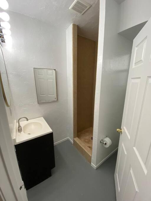 Chalet Chic 1,400 Sq Ft In Weho 2br 2ba Gated Los Angeles