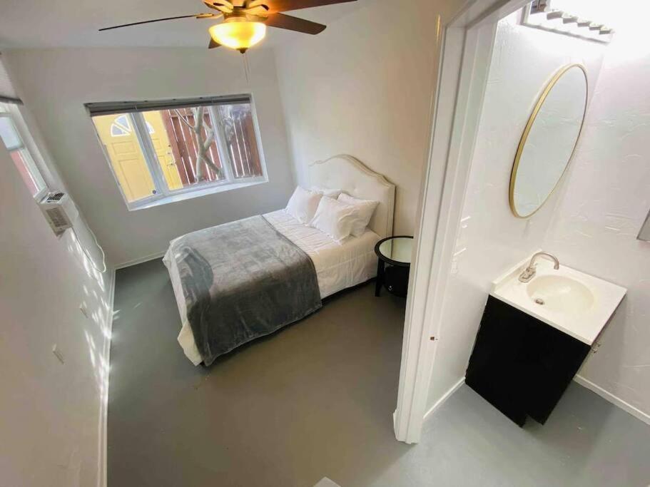 Chalet Chic 1,400 Sq Ft In Weho 2br 2ba Gated