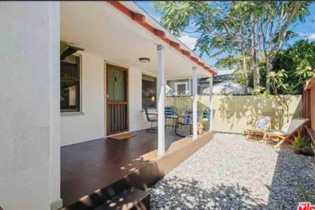 Chalet Chic 1,400 Sq Ft In Weho 2br 2ba Gated *
