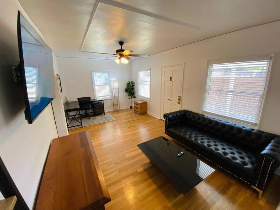 Chic 1,400 Sq Ft In Weho 2br 2ba Gated *